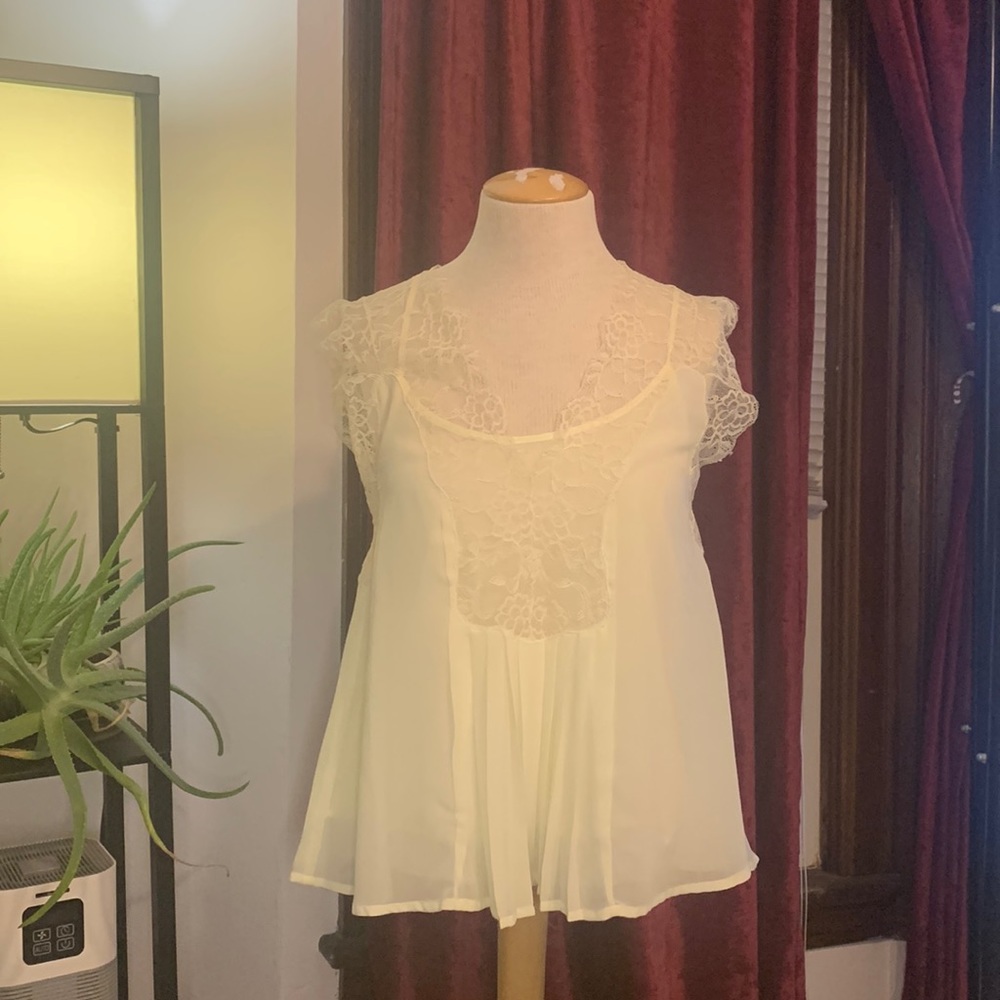 Anthropology (love Sam) pale yellow blouse. 2 layers (not attached) lace details